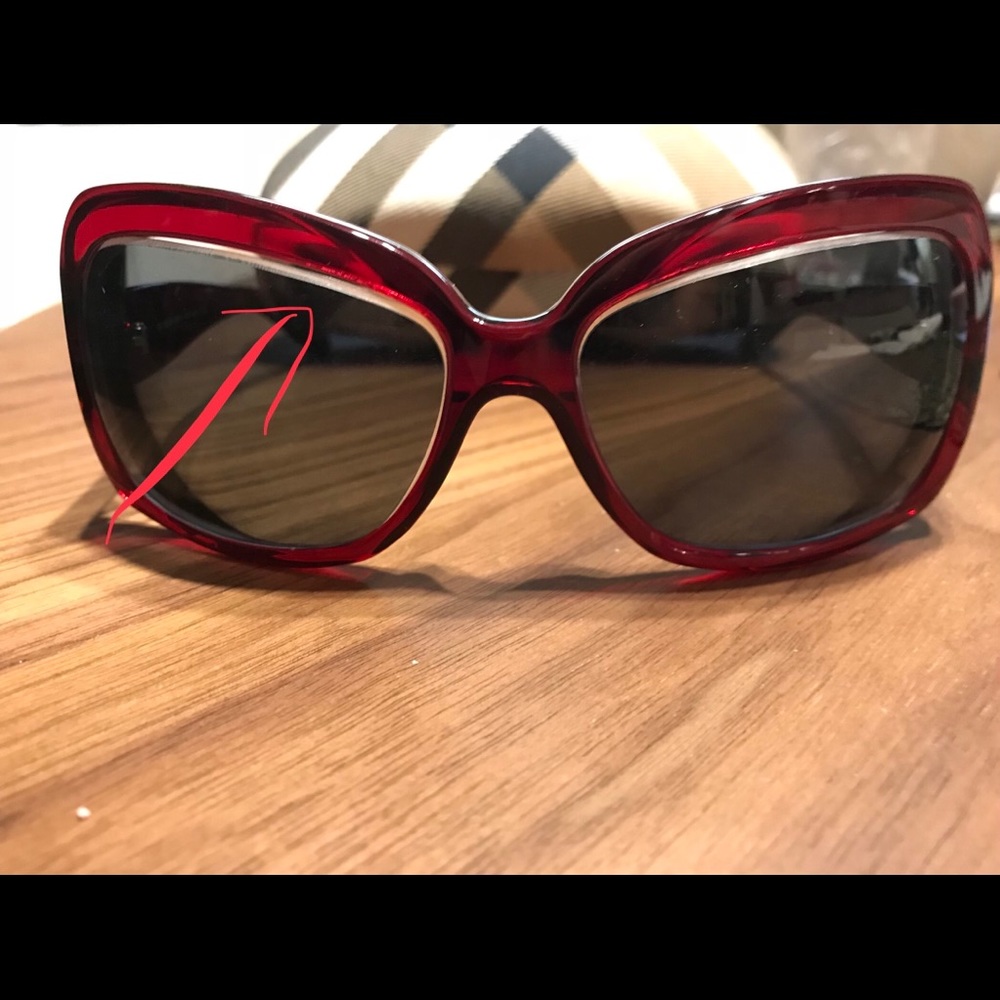Burberry red sunglasses frame & case - Picture 4 of 6